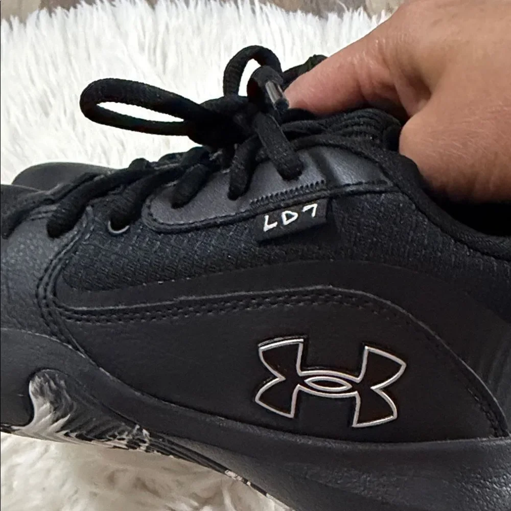 Under Armour stylish black